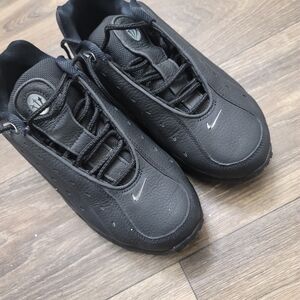 Nike Black Athletic Shoes Sleek Design